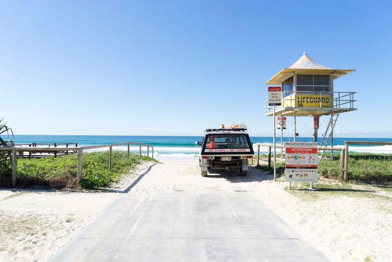 Foreshore, Mermaid Beach, Gold Coast, Queensland, Australia. Image courtesy of Tourism and Events Queensland.