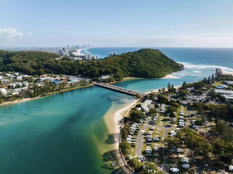Tallebudgera Creek Beach, Palm Beach, Queensland, Australia. Image courtesy of Tourism and Events Queensland.
